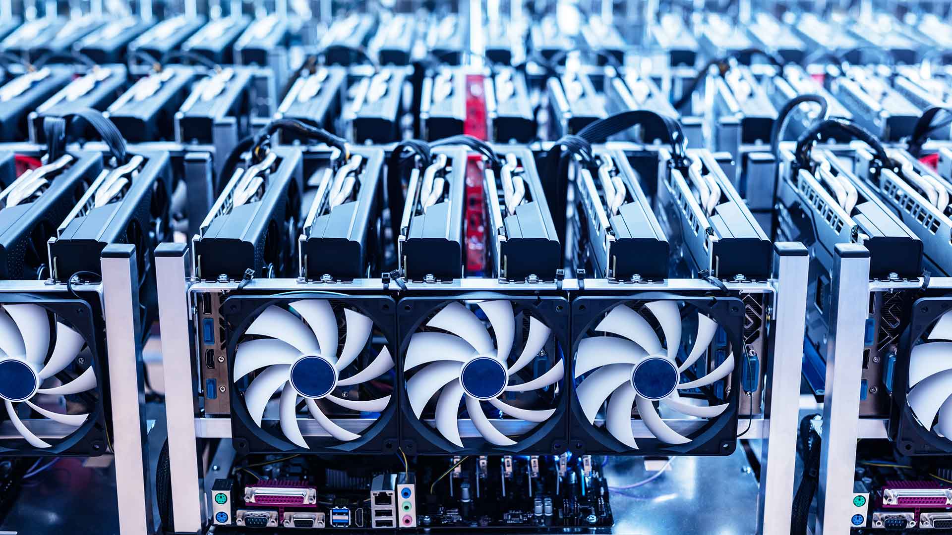 شركة تعدين بيتكوين تبيع BTC لتمويل الذكاء الاصطناعي